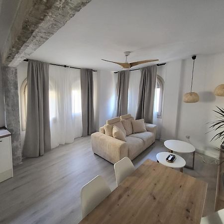 Apartamentos Crispin Candela Корелья Екстер'єр фото